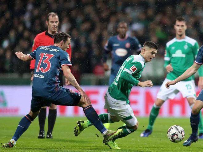 一直保持在 一直保持在